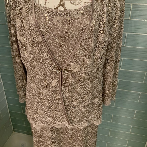 R&M Richards plus size floor length evening gown - Picture 8 of 16